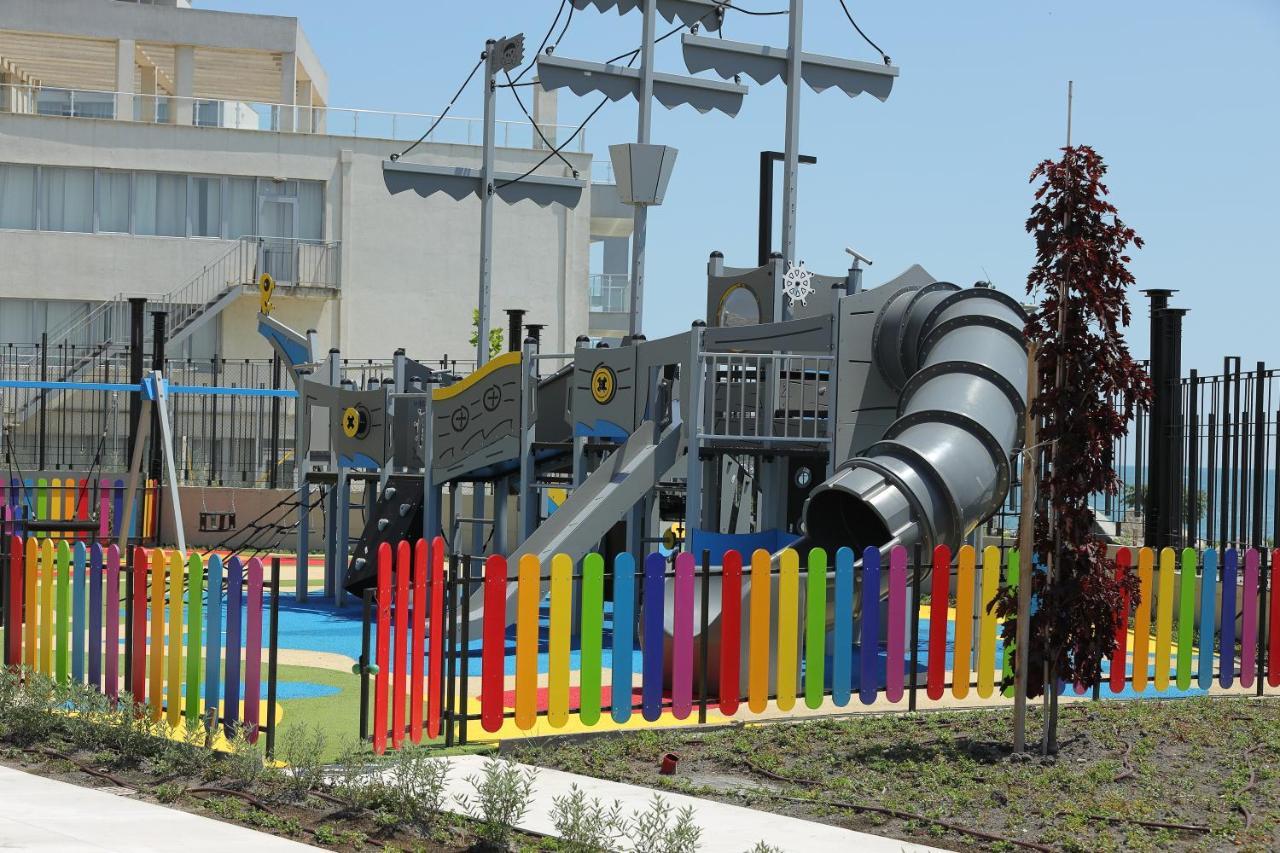 Voya Beach Resort Sveti Vlas Dış mekan fotoğraf Playground in the park