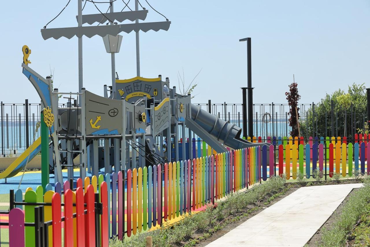 Voya Beach Resort Sveti Vlas Dış mekan fotoğraf Playground at the park