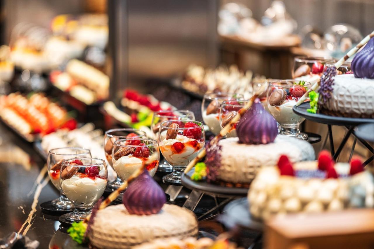 Voya Beach Resort Sveti Vlas Dış mekan fotoğraf A dessert buffet